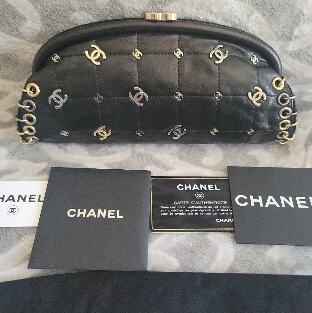 Chanel Vintage Clutch Limited Edition Black Leather CC Charm Logo Gold & Silver - Picture 17 of 17